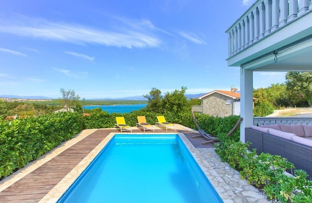 Residencia La Famiglia with heated swimming pool and beautiful Seaview