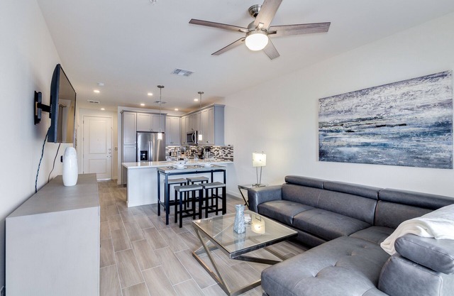Resort Condo in Desirable Chandler. Tons of Amenities. Walk to Everything! 30 Night Min!
