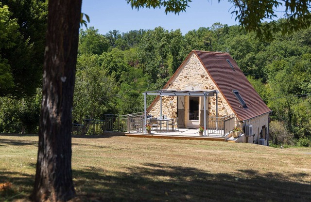 RESOULES I - 2 stars, swimming pool, charm and nature