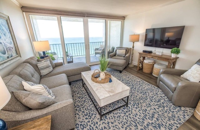 Respite by the Sea The Islander, King Bed, Oceanfront Condo, Pool, Tennis,Cabana