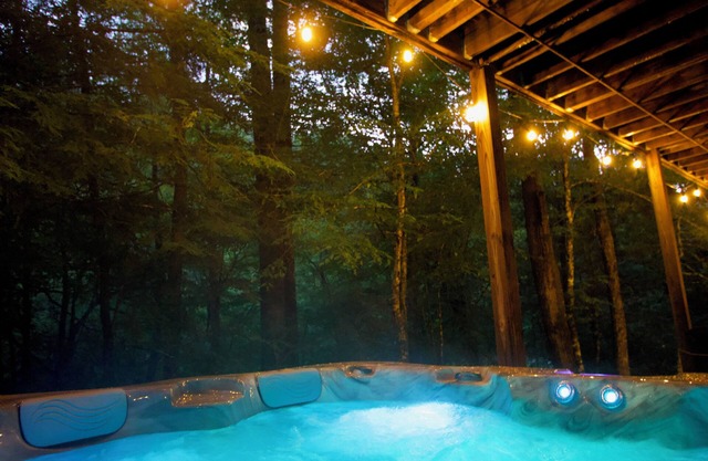 Rest-Relax-Recharge: 3BR Getaway w/Hot Tub, BBQ & Leatherwood Adventures!