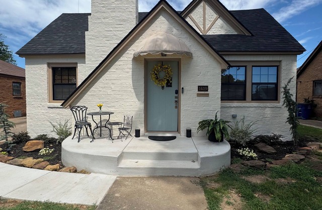 Restored Charming Cottage, sleeps 6, Hot tub.