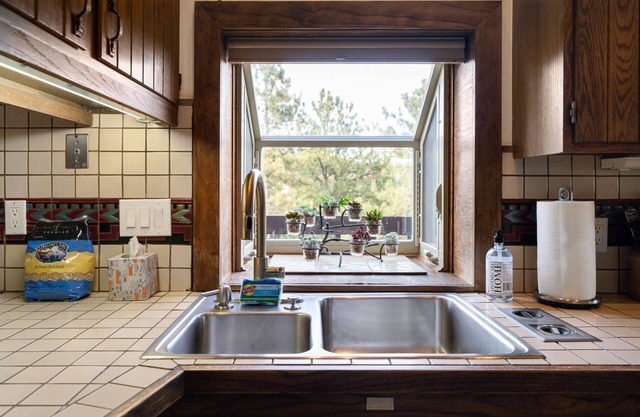 Retreat to the Enchanted Forest.Great Views.Hot Tub!