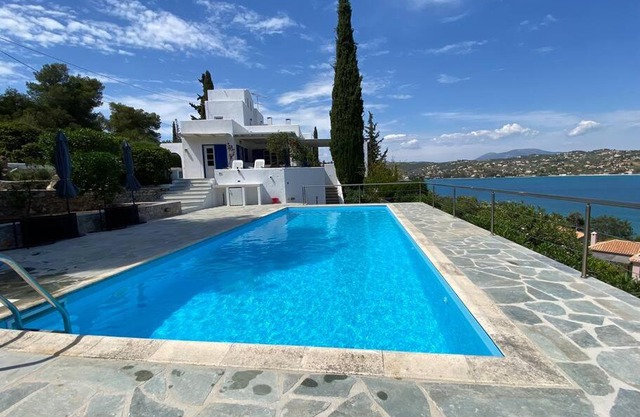 RETREAT VILLA BY THE SEA WITH POOL IN PORTO HELI