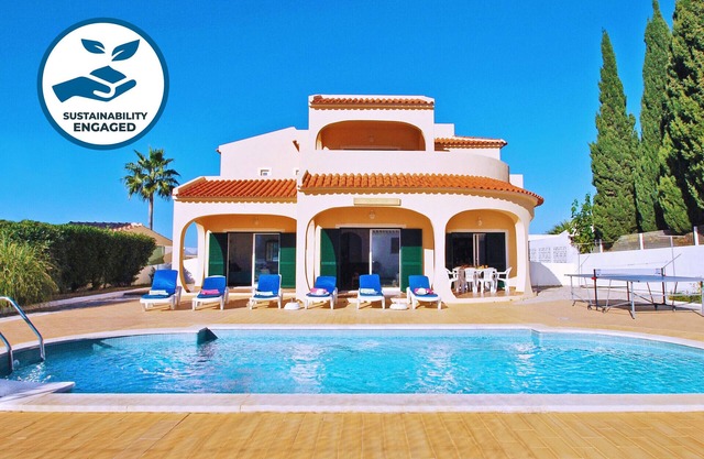 Retreat w/BBQ & heatable pool in Galé, Algarve