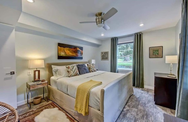 Retro Myers Park 1BR King Condo | Queens Rd