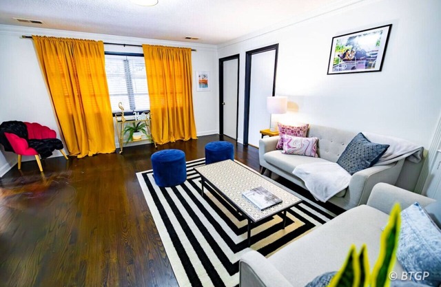 Retro Retreat*Walk to Graceland*Free Parking &Wifi
