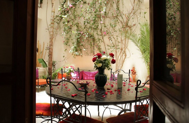 Riad White Flowers