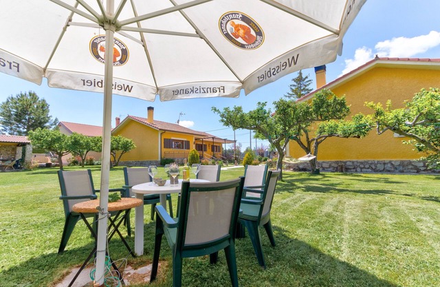 Riaza Victorian Estate. Ideal groups up to 8 people. Large Garden and BBQ