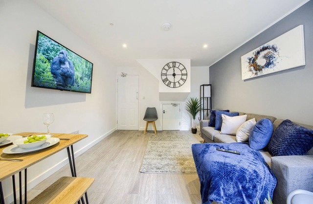 Ribble's Elegant 6-Bedroom House w/Garden