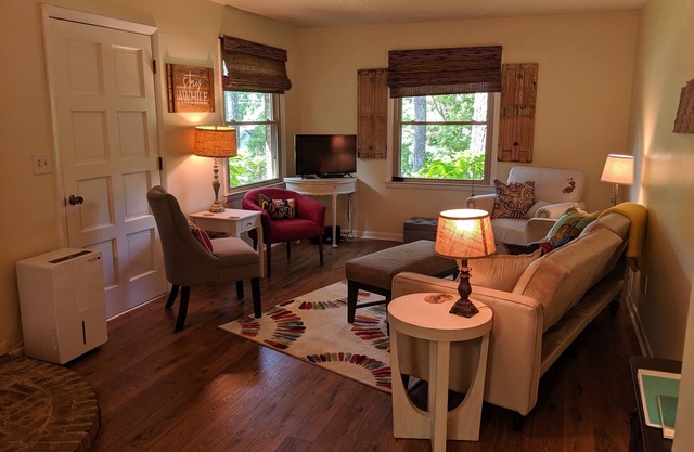 Ridgetop Retreat! 16 miles from Nashville. Quiet property on a dead end street.