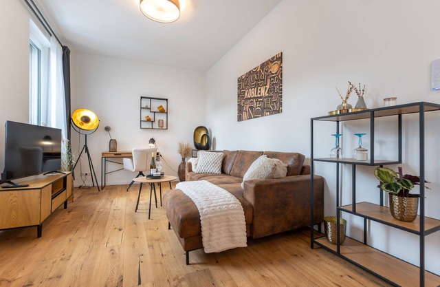 Right on the Rhine, quiet and centrally located - your Zeitwohn-Studio Augusta.