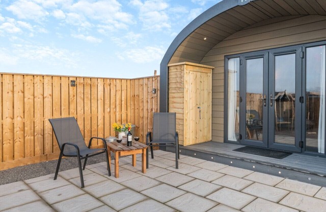 Riley - One Bedroom House, Sleeps 2