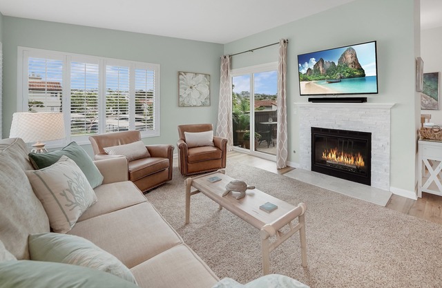 RITZ LUXURY CONDO, GATED, WALK TO BEACH