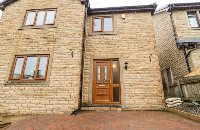 RIVENDALE, family friendly, with a garden in Trawden