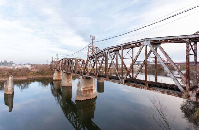River Escape - Amazing Views Free Parking Walk to Broadway and Bridgestone Area Elevator Stunning Condo