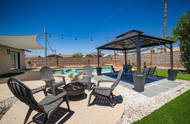 River Fun Awaits! Pool, Putting Green, Arcade & More – Sleeps 8!