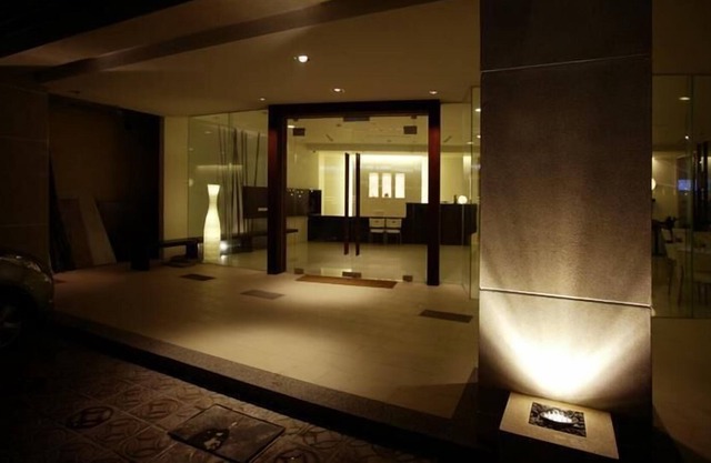 River Hotel