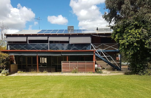 River Paradise - Great pet friendly Summer getaway 1 hour from Perth