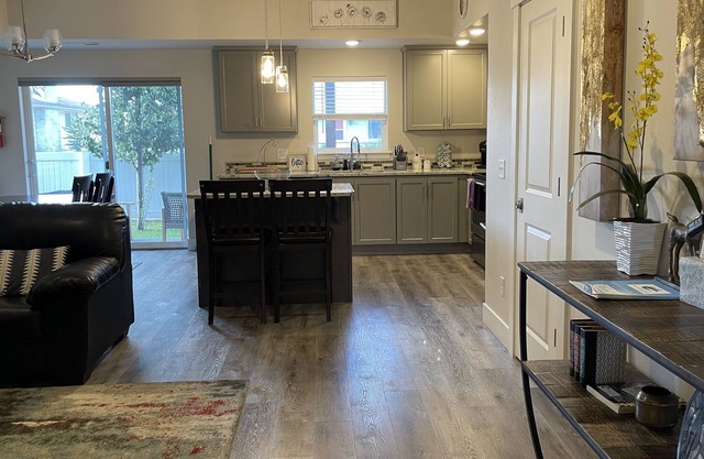 River Park Town House, Unit 101