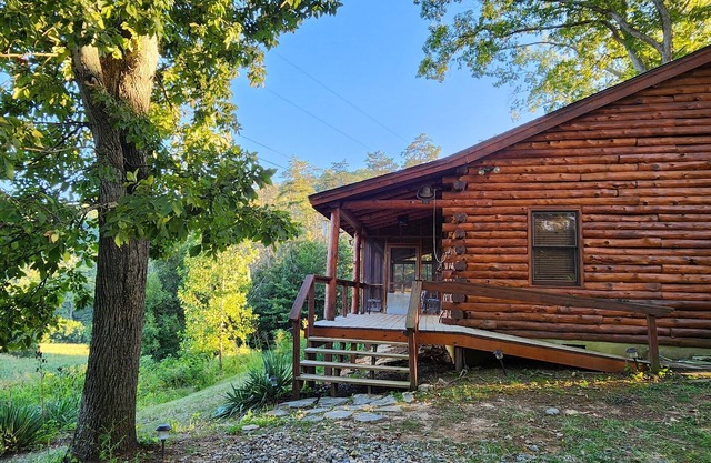 River's Bend Cabin Offers Solitude and Play on the Upper James River