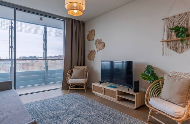 River View 1BDR Apartment by LovelyStay