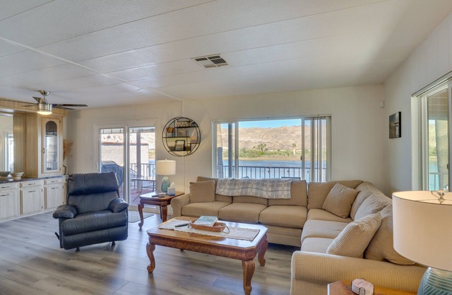 Riverfront Bullhead City House w/Balcony!