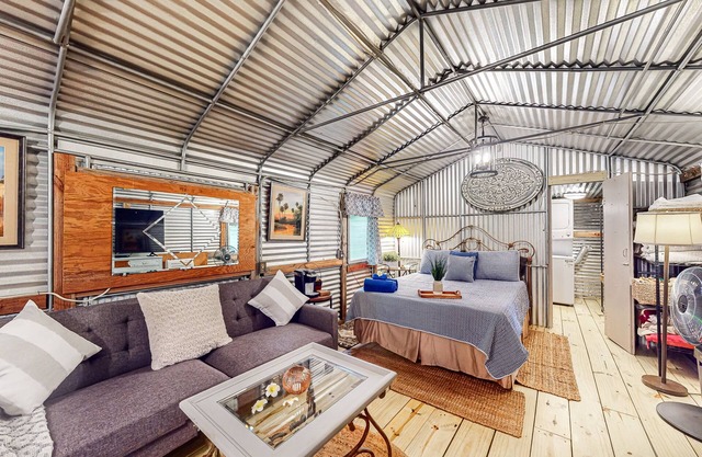 Riverfront bunkhouse with private W/D, grill, & canoe