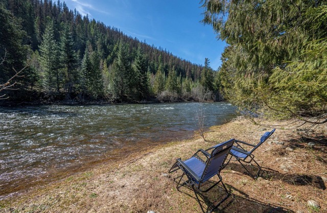 Riverfront Cabin! Yaak River Retreat in TroynFishing, Hunting & Family Fun!