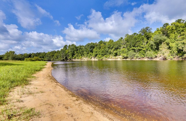 Riverfront Florida Escape w/Grill & Fire Pit!