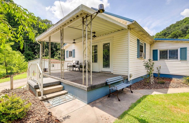 Riverfront Thorpe Vacation Rental w/Fire Pit!