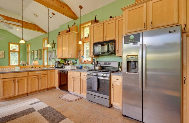 Riverfront Vermont Vacation Rental w/Hot Tub