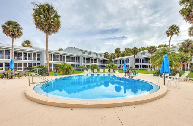 Riverfront Weleka Condo w/Dock & Pool Access