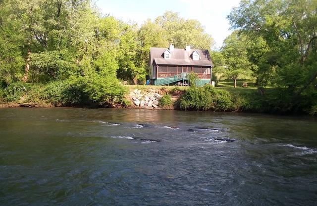 RiverFront, WI-FI/Cell, Pet Friendly, Folk School