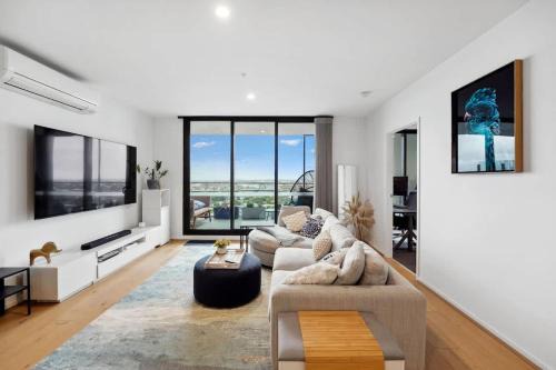 Riverina - Ultimate Footscray Getaway with parking