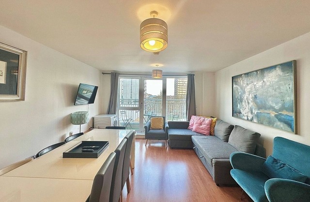 Riverside Apartment - Battersea