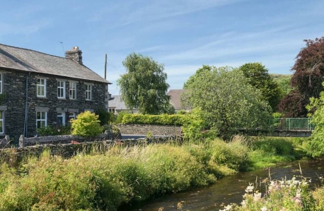 Riverside Cottage with secure bike storage