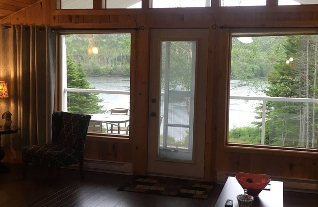 Riverside Haven- Just 50 minutes from St. John's Airport.