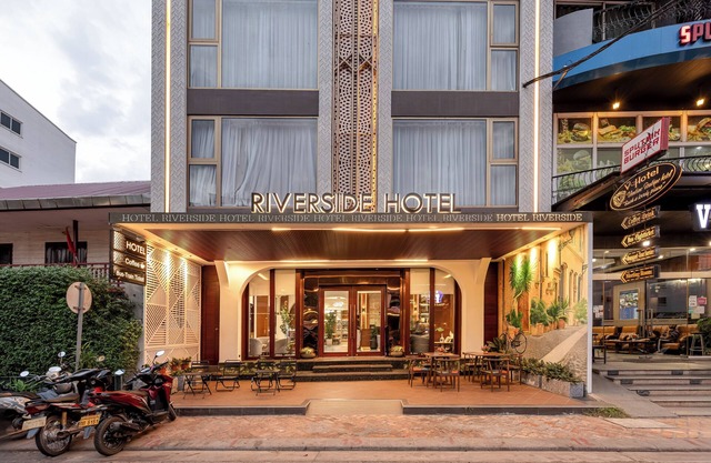 Riverside Hotel