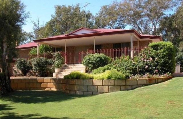 Riverside Retreat in Ravenswood