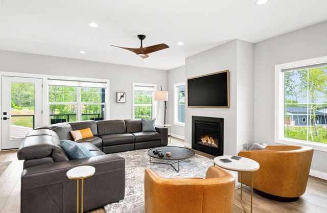 RiverWest Alpine - Base Spirit Mtn.- Dog Friendly - Sauna