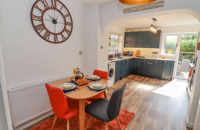 ROBELLEN CORNER, family friendly, with a garden in Adderbury