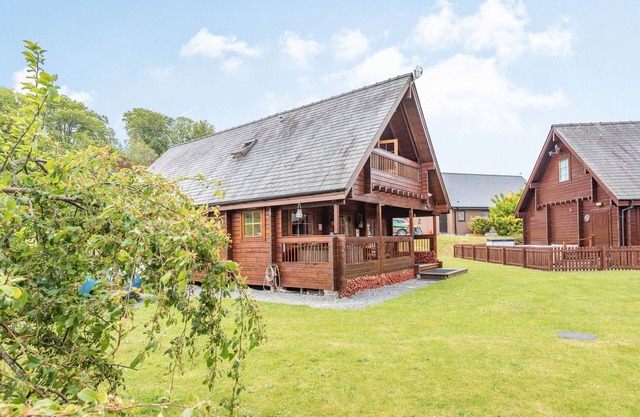 ROBIN LODGE, family friendly, character holiday cottage in Llanbedr