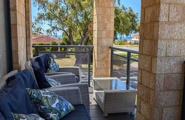 Rockingham Beach Townhouse - Your home away from home