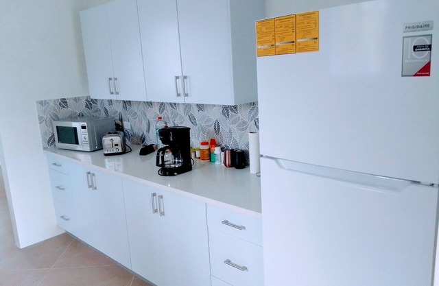Rockley*Cottage*4mins Walk to Beach! Steps away from it all!