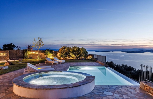 Rodon Luxury Villas Aura