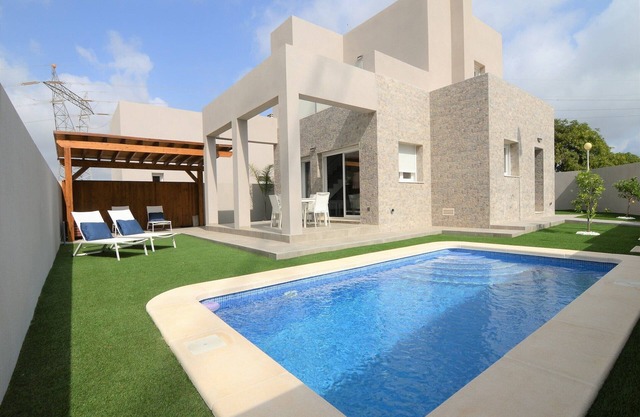 Rojales Stay with Garden