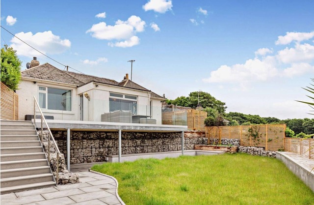 Rolling Waves - Discount 2024. Stunning location, sea view, 5 min walk to beach