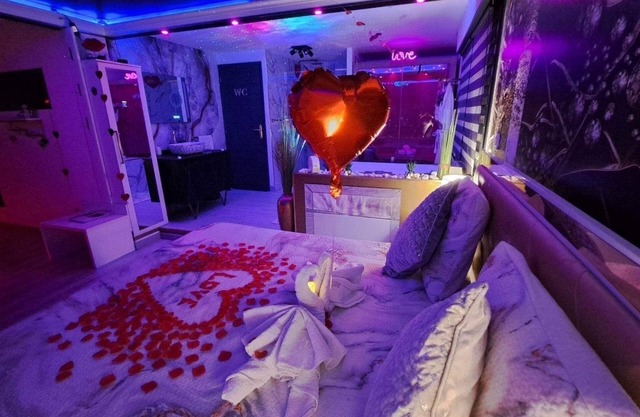 Romantic accommodation with heated indoor pool, sauna, spa, roof top kitchen