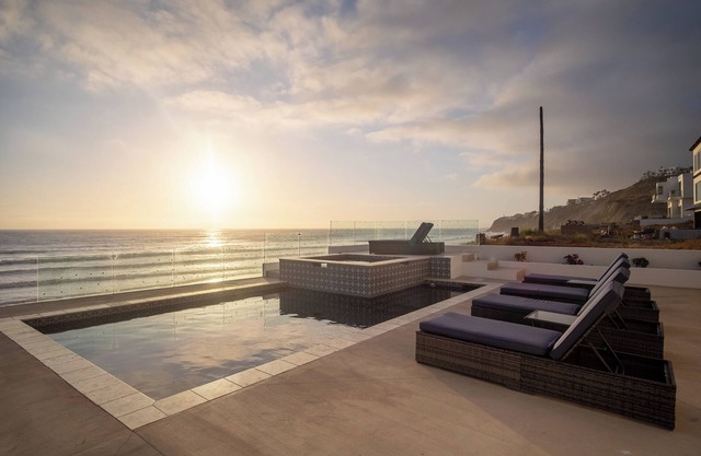 Romantic Beachfront Villa Ocean Views/Private Pool & Spa - Steps to Beach!